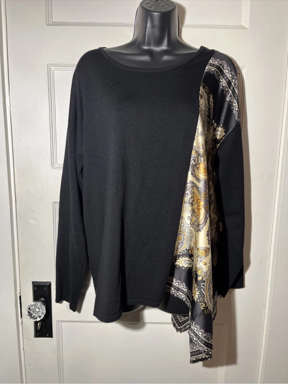 Women’s Sweater Size Medium Chico’s 2 Black Paisley Long Sleeve